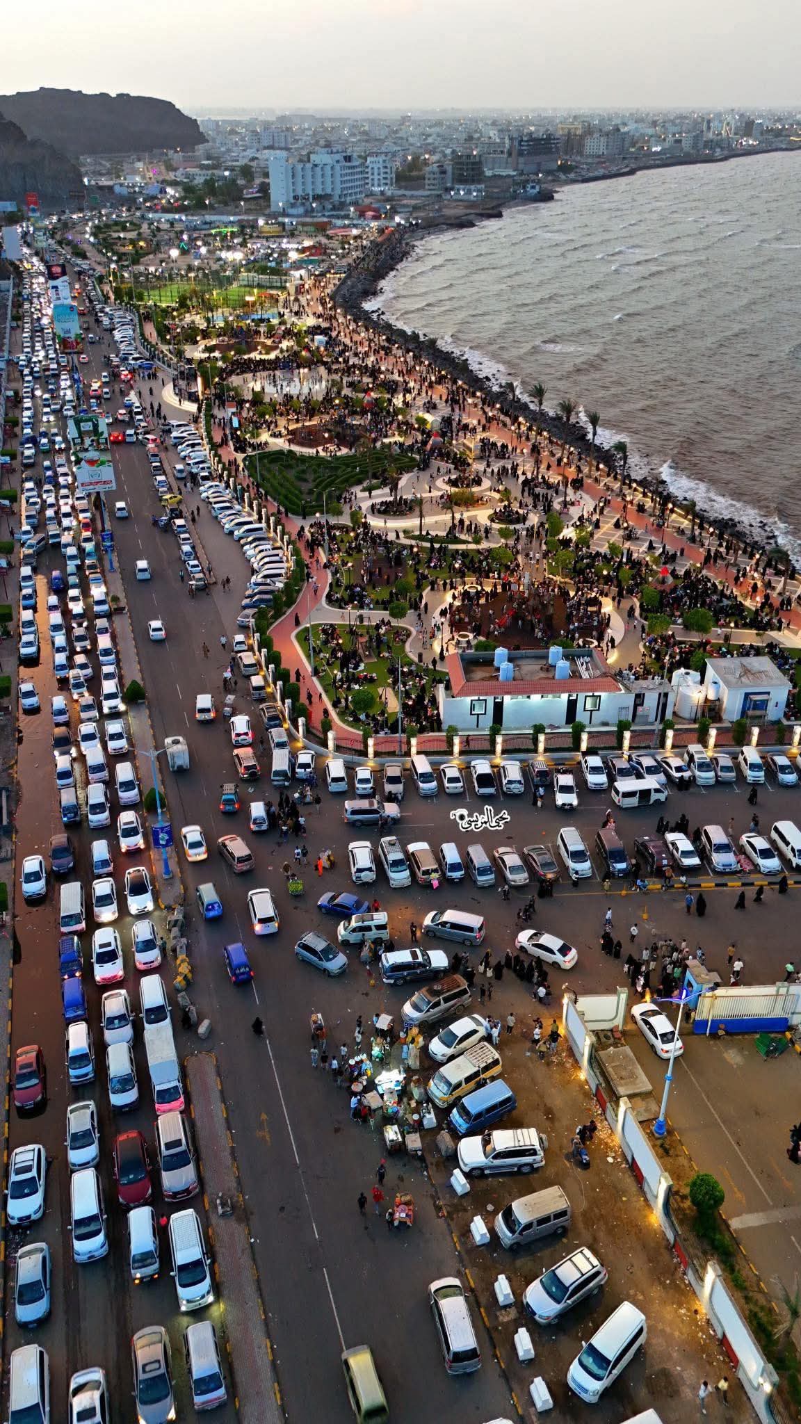 عدن وجهة العيد الأولى.. شواطئ نابضة بالحياة تستقطب الزوار من كل المحافظات