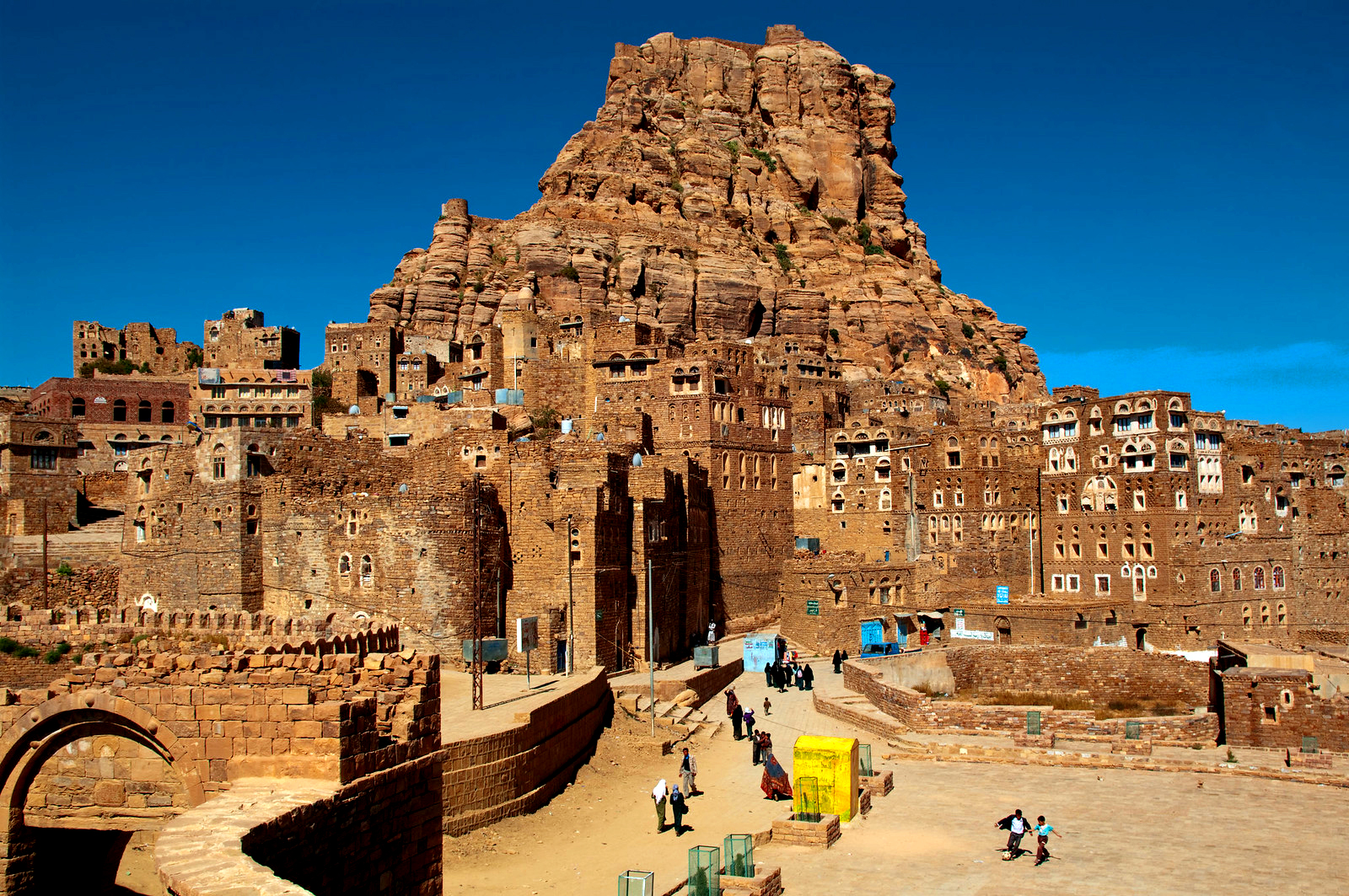 ثُلا.. مدينة البوابات التسعة وحكايات الزمن العتيق