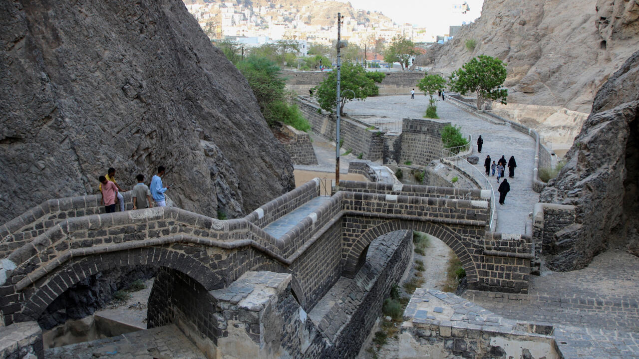 صهاريج الطويلة.. رمز حضاري ومعماري