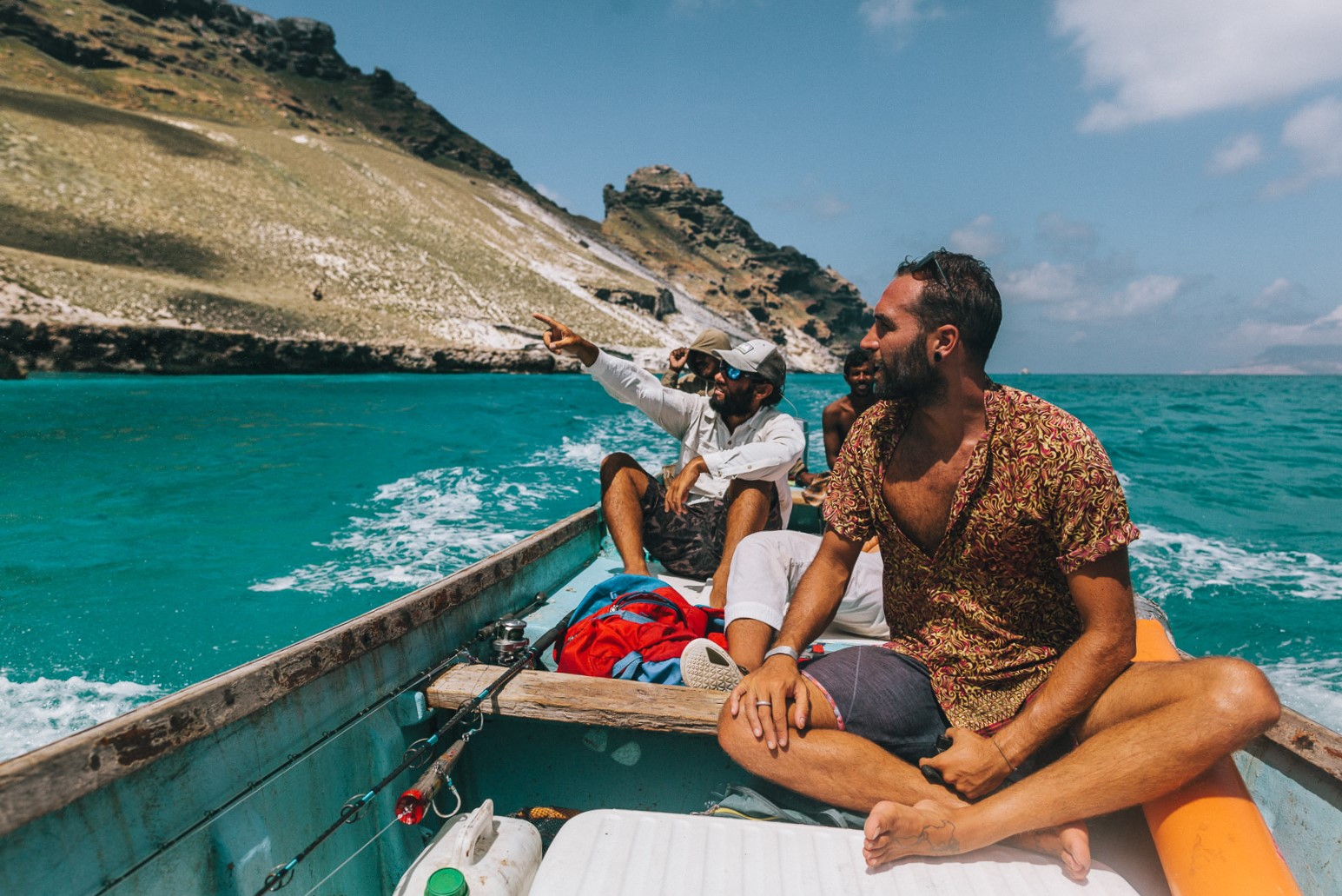 بالصوت والصورة | سياح يتحدثون بدهشة عن سقطرى : (حِتَّة من الفضاء..)