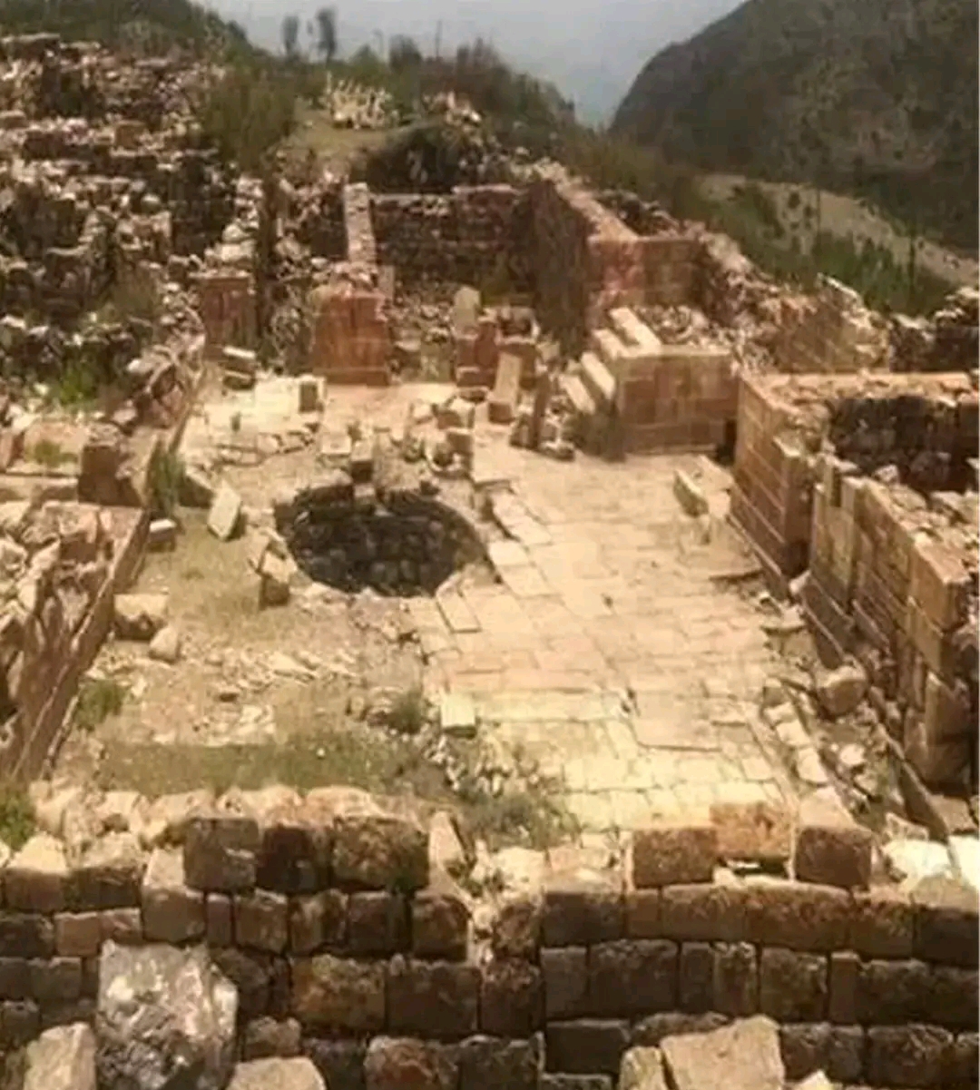 جبل العود.. رحلة عبر الزمن والجمال الطبيعي في قلب إب