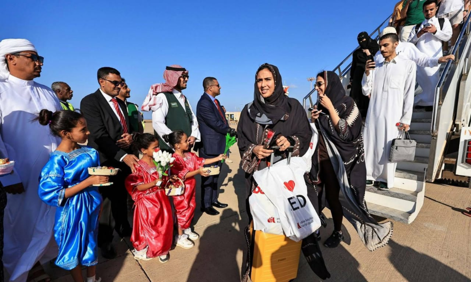 اليمن تطلق خطًا جويًا مباشرًا بين جدة وسقطرى لتعزيز السياحة والاستثمار
